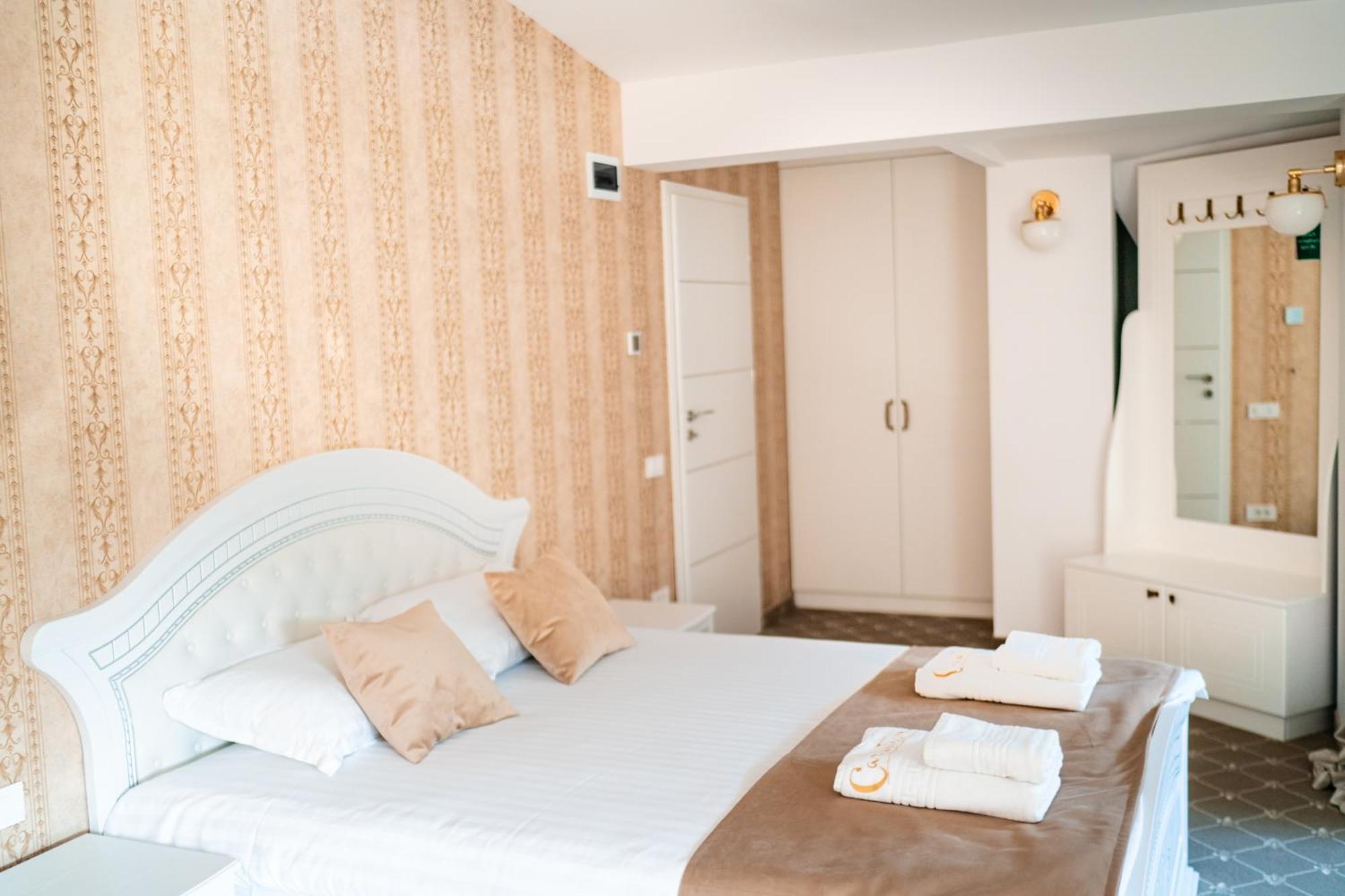 Carpentiere Arena Hotel Rasinari Bagian luar foto