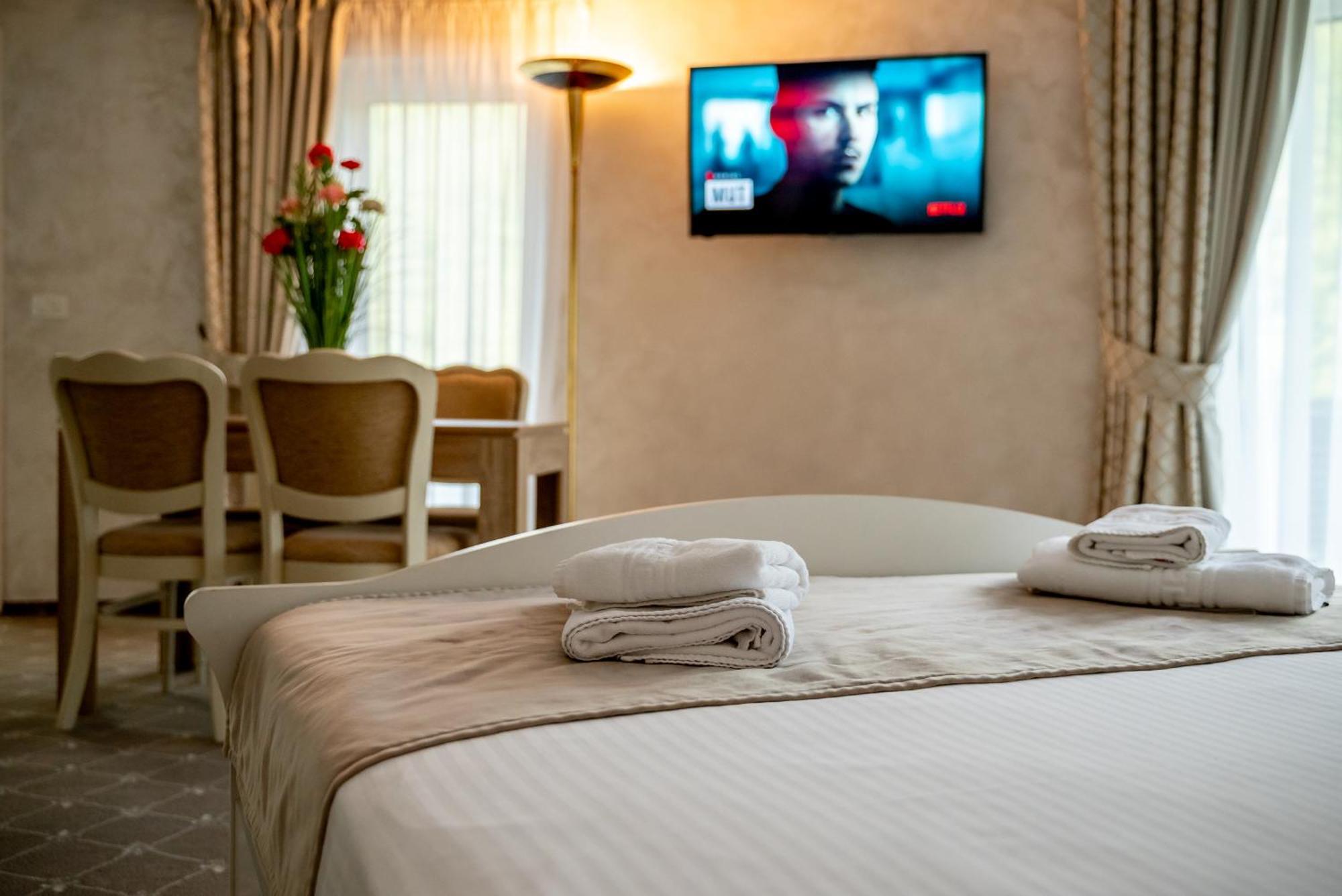 Carpentiere Arena Hotel Rasinari Bagian luar foto