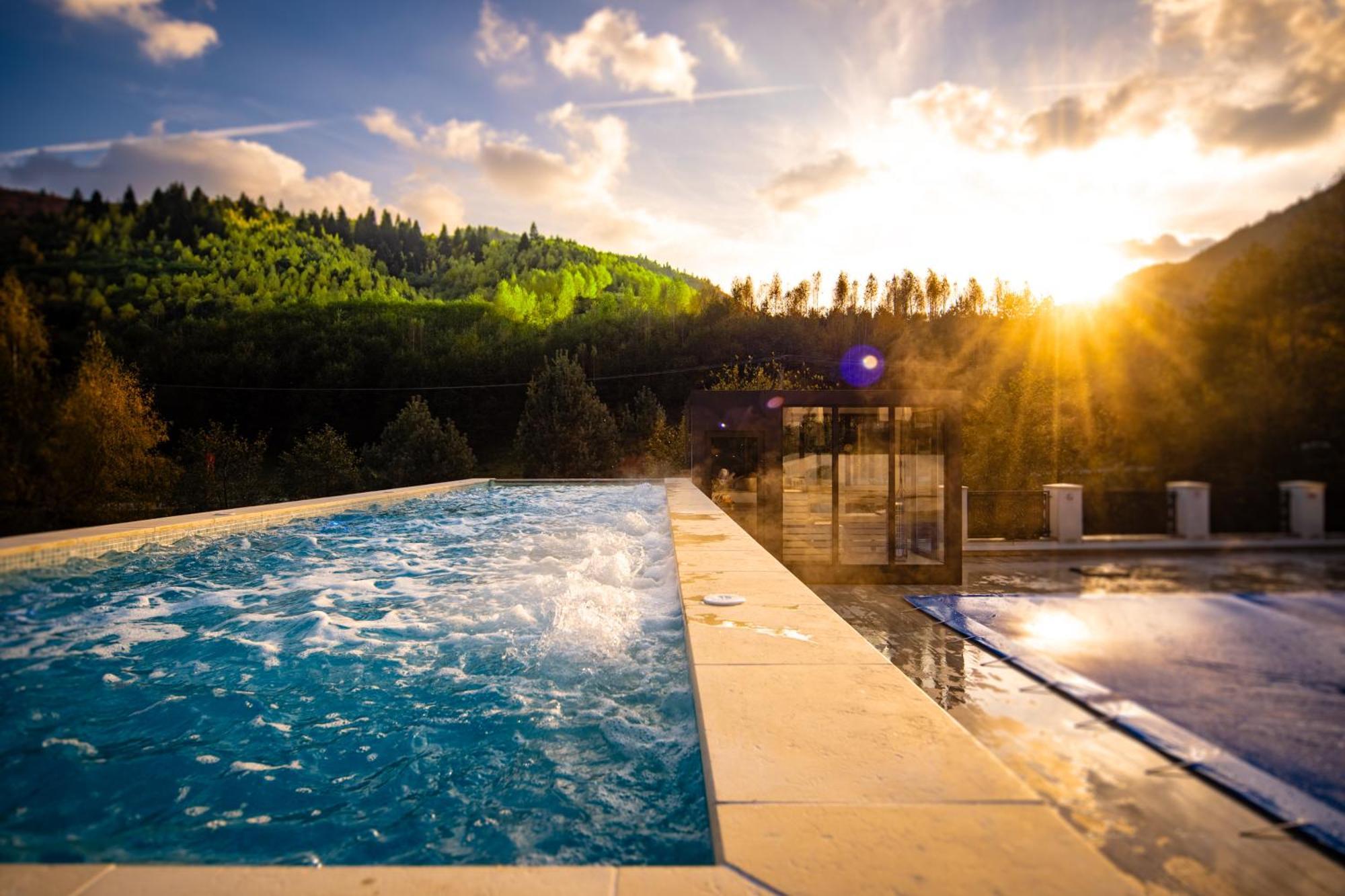 Carpentiere Arena Hotel Rasinari Bagian luar foto