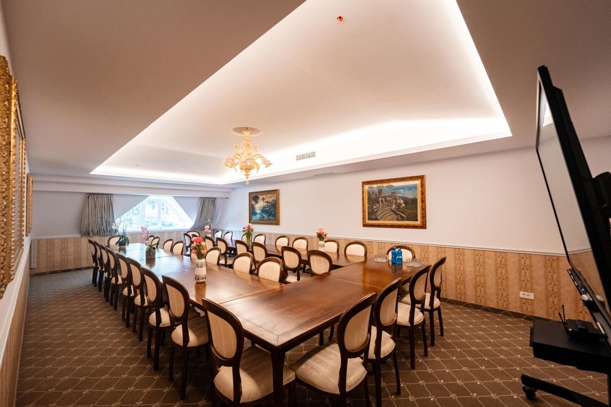Carpentiere Arena Hotel Rasinari Bagian luar foto
