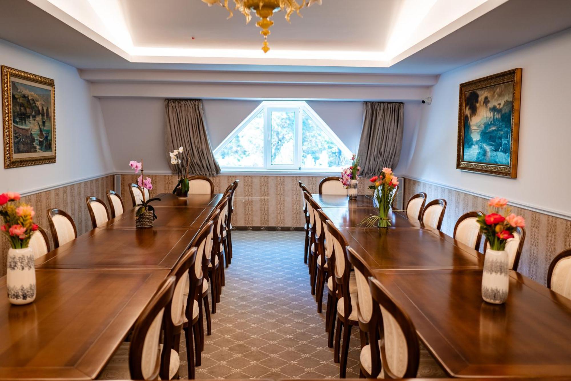 Carpentiere Arena Hotel Rasinari Bagian luar foto