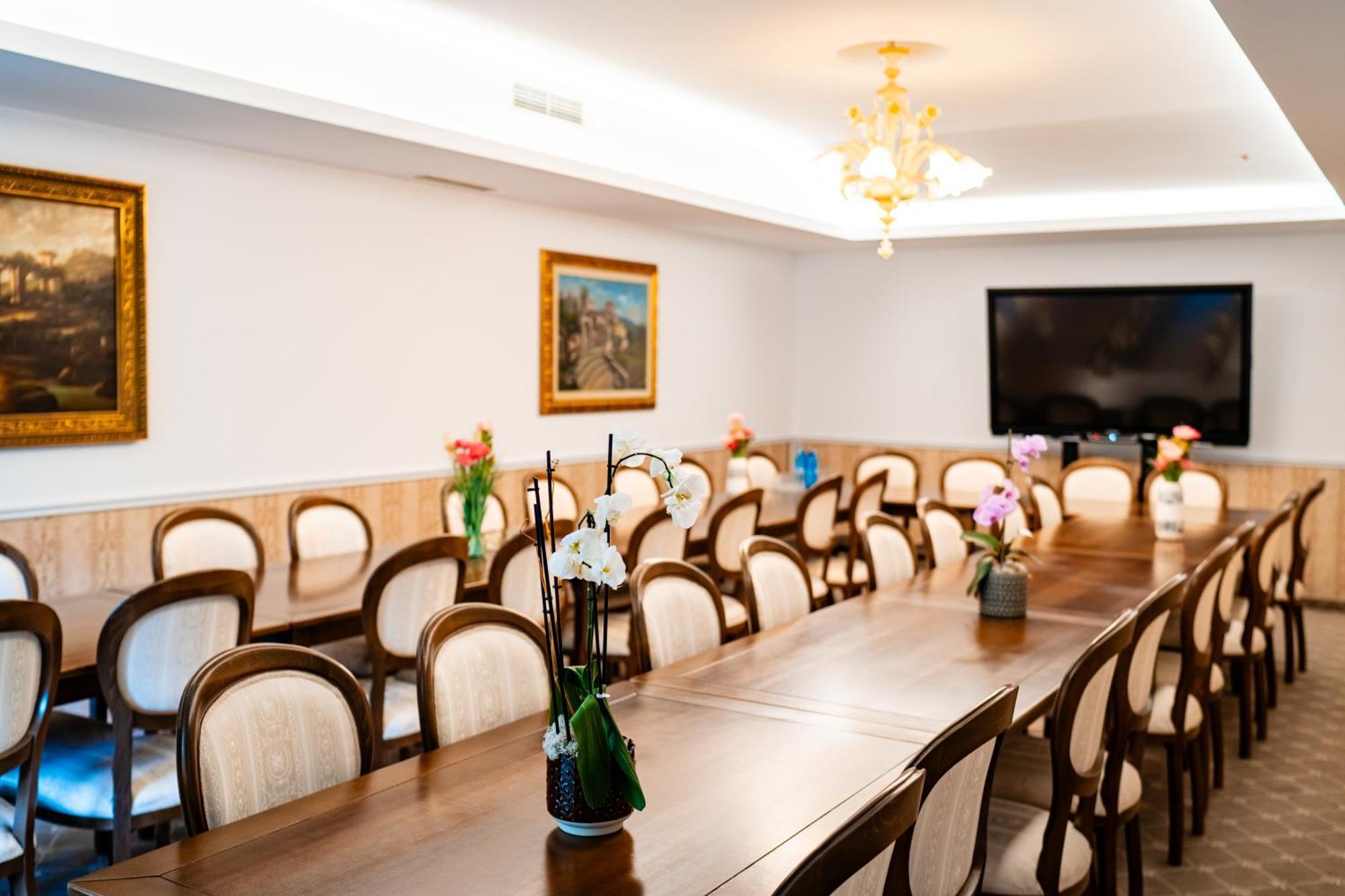 Carpentiere Arena Hotel Rasinari Bagian luar foto