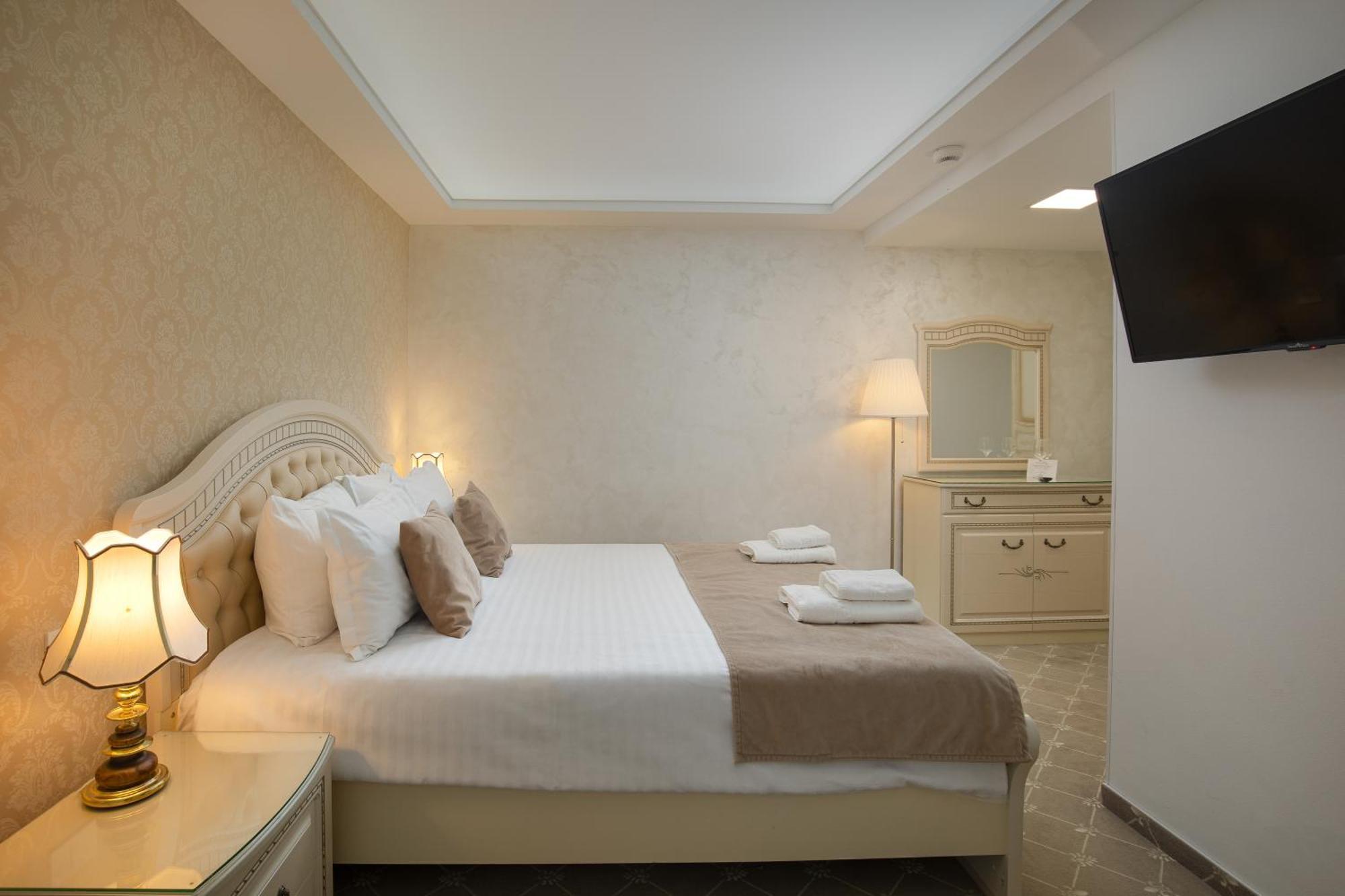 Carpentiere Arena Hotel Rasinari Bagian luar foto