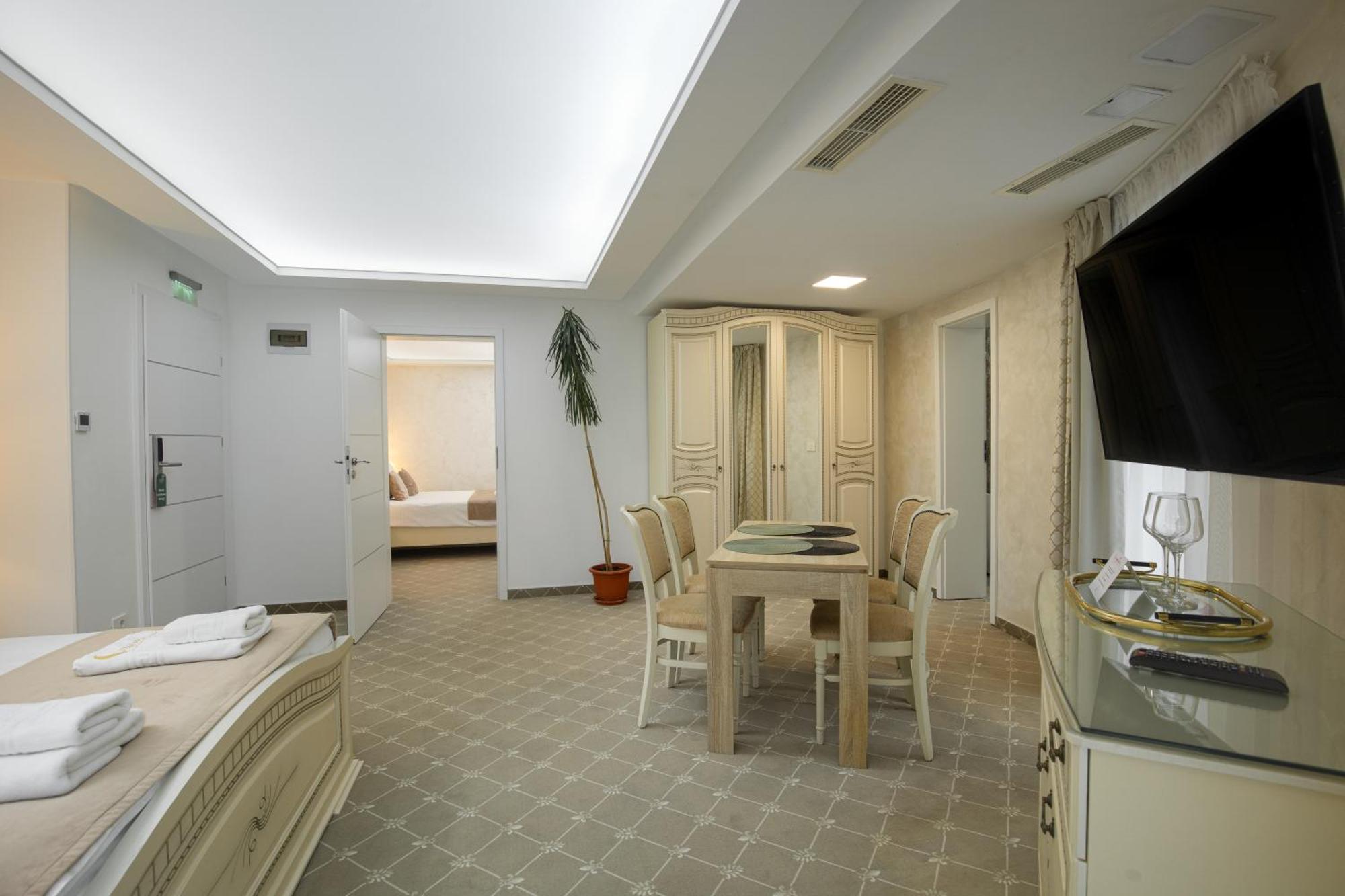 Carpentiere Arena Hotel Rasinari Bagian luar foto